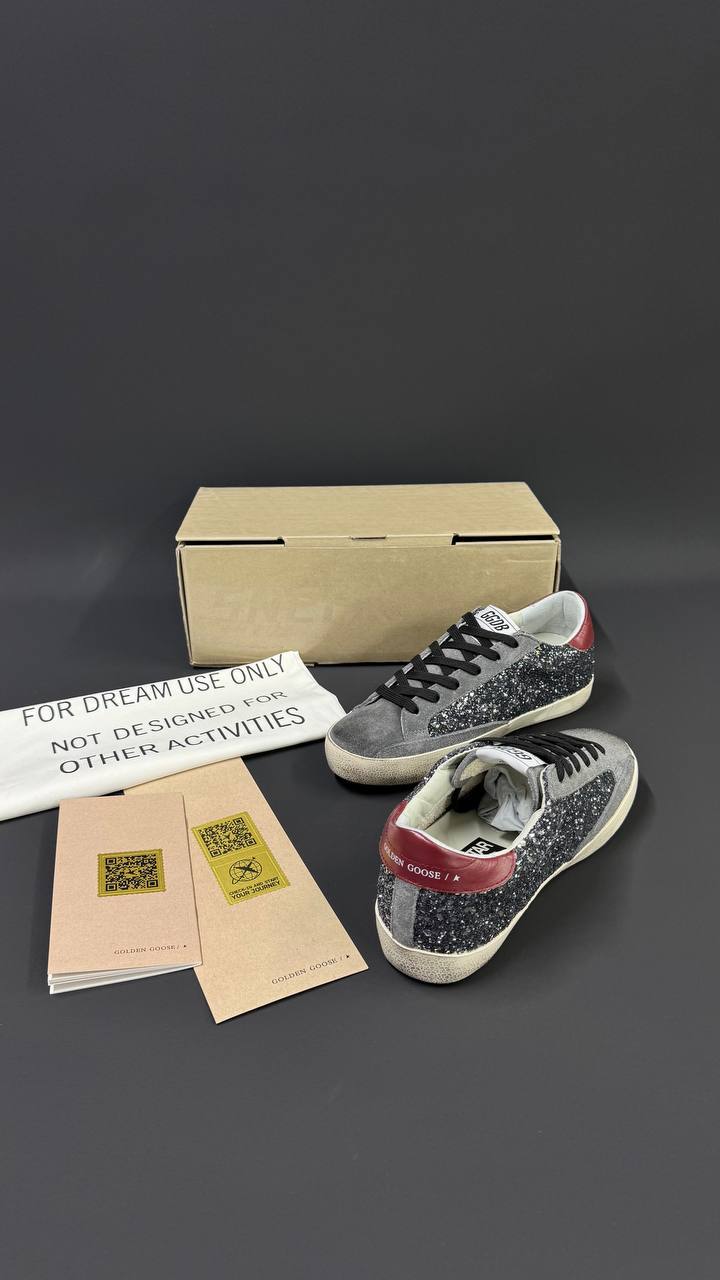 Golden Goose Super-Star Glitter Black Star