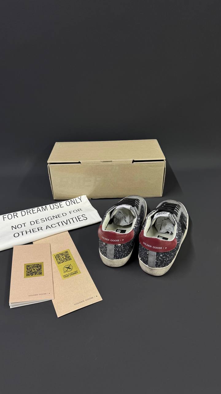 Golden Goose Super-Star Glitter Black Star